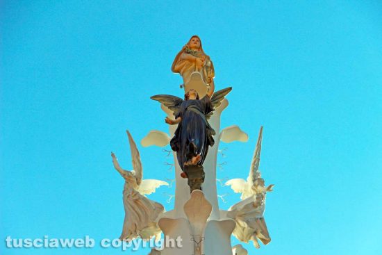Viterbo - Gloria - Le statue di santa Rosa e degli angeli