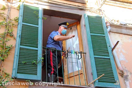 Viterbo - Bomba incendiaria nel centro storico