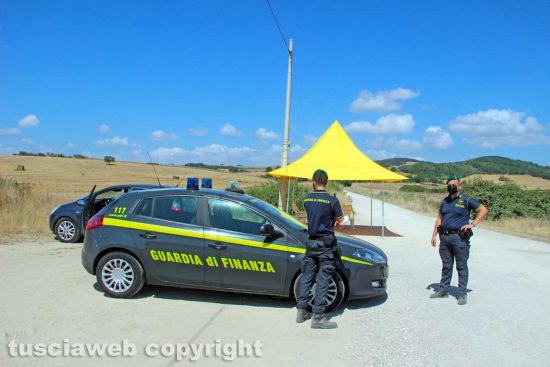 Valentano - Il rave del lago di Mezzano - Il posto di blocco della guardia di Finanza