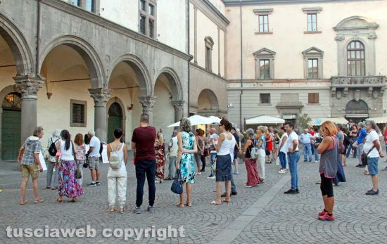 Viterbo - La manifestazione contro il green pass a piazza del Comune