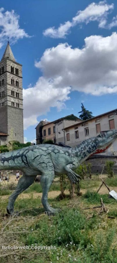 Viterbo - La mostra "Dinosauri in città"