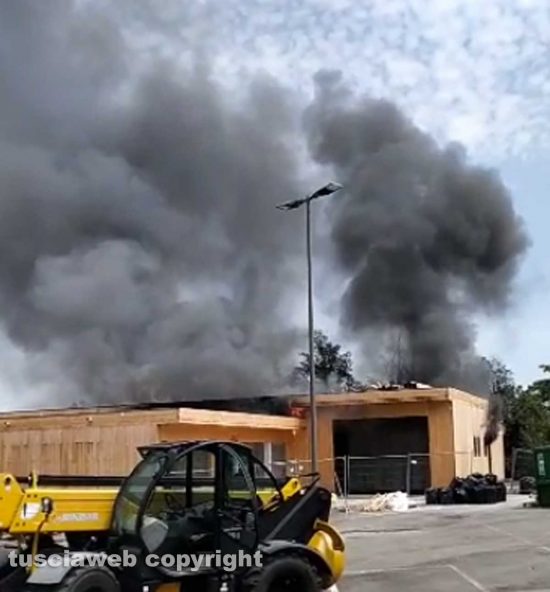 In fiamme la scuola di Sipicciano