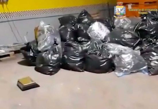 I sacchi in cui era nascosta la marijuana