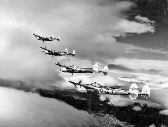Una formazione di P-38 
