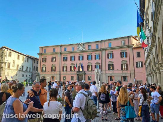 Viterbo - Piazza del comune - La manifestazione contro il Green pass