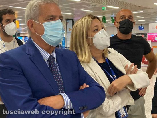 La presentazione del maxischermo a Fiumicino