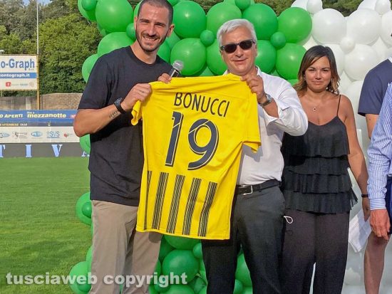 Viterbo - L'omaggio dello stadio Rocchi a Leonardo Bonucci