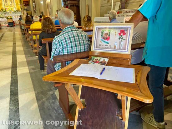 Valentano - I funerali di Bruno Mancini