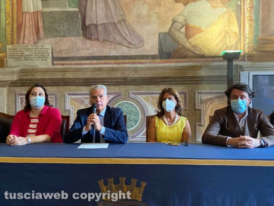 Viterbo - Crisi in Comune - Arena presenta la "nuova" giunta