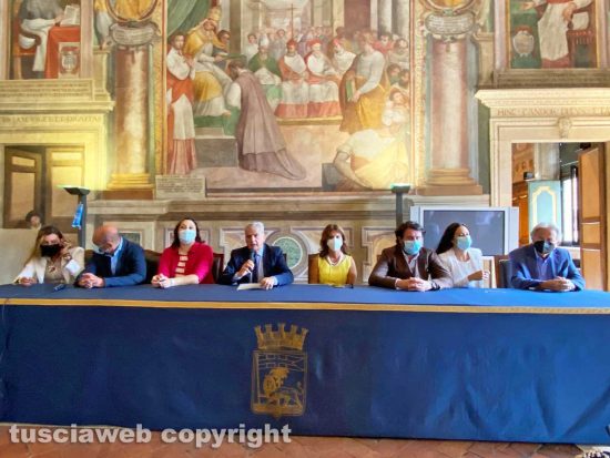 Viterbo - Crisi in Comune - Arena presenta la "nuova" giunta