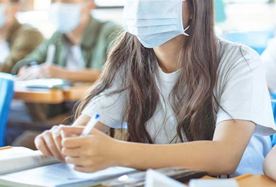 Coronavirus - Studenti in classe con la mascherina