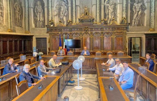 Il sindaco Giovanni Arena e i rappresentanti di Apea