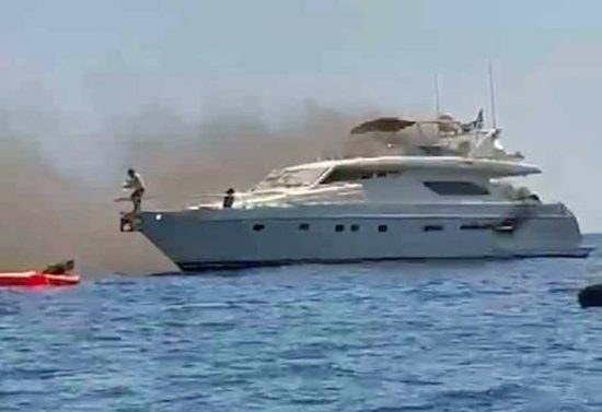 Montalto di Castro - Lo yacht in fiamme
