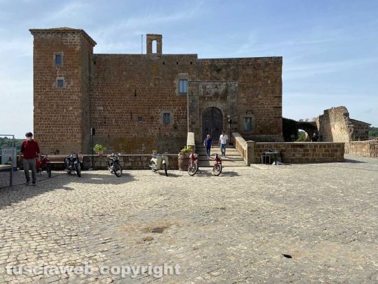 Celleno - Conferenza stampa di presentazione della proiezione sulla parete esterna delle rovine della chiesa del borgo