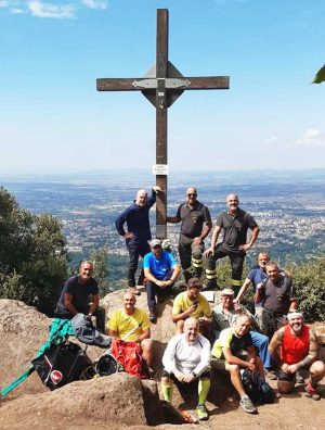 Viterbo - Il team che ha illuminato la croce della Palanzana