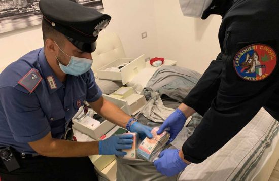 Civitavecchia - I soldi sequestrati dai carabinieri