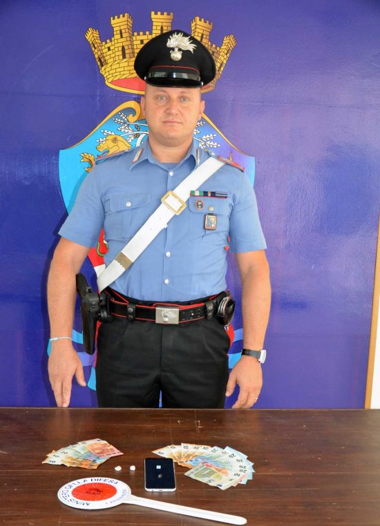 Rieti - Carabinieri - La droga e i soldi sequestrati