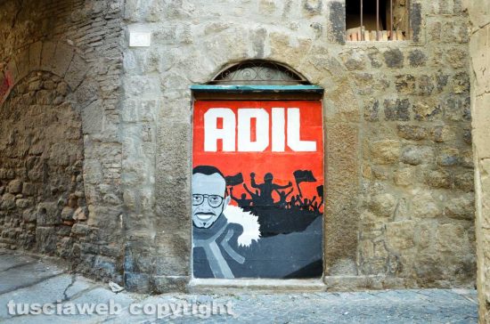 Viterbo - Il murale dedicato ad Adil Belakhdim in via della volta buia