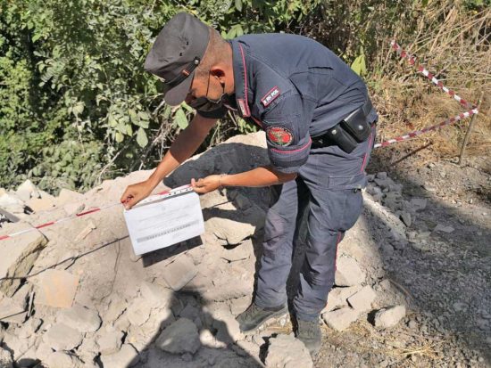 Montebuono - Scarica 60 metri cubi di rifiuti in un bosco sottoposto a vincolo ambientale