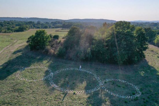 L'opera "Il Terzo Paradiso ed i 2000 segni di pace"