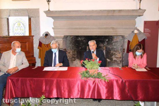 Viterbo - Affreschi a palazzo Gallo a Bagnaia - La conferenza