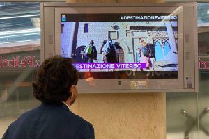 Milano - Lo spot di promozione di Viterbo alla stazione centrale