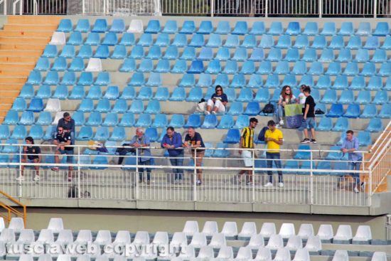 Sport - Calcio - Viterbese - I tifosi gialloblù a Pescara