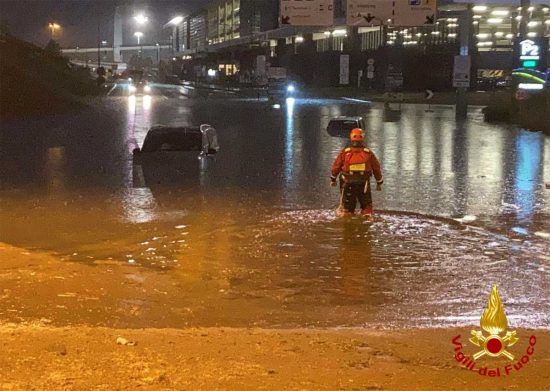 Aeroporto di Malpensa allagato - Soccorsi dei vigili del fuoco