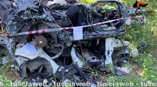 Ronciglione - “Cannibalizzavano” auto rubate per rivenderle a pezzi, due arresti