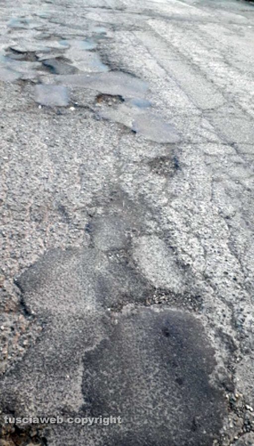 Viterbo - Buche a via Santa Lucia