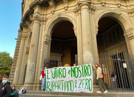 Viterbo - Rete studenti medi - Lo striscione davanti al Buratti