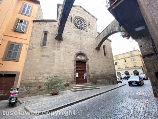 Viterbo - L'abbandono di via Mazzini - La chiesa di San Giovanni in zoccoli