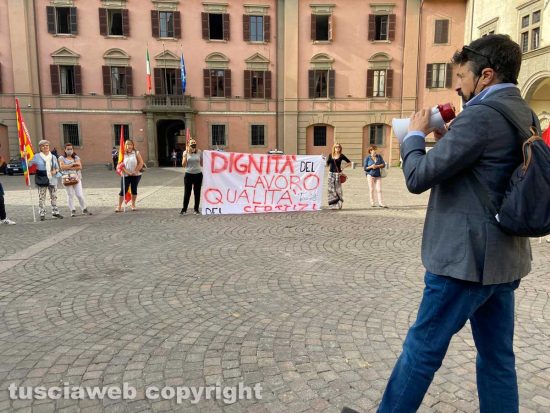 Viterbo - I sindacati in piazza