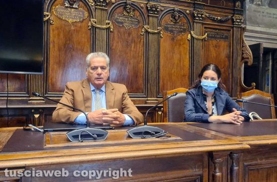 Viterbo - Il sindaco Arena e l'assessora Sberna con i sindacalisti