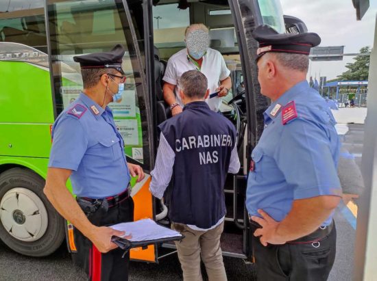 Carabinieri Nas - Controlli green pass sui bus di linea