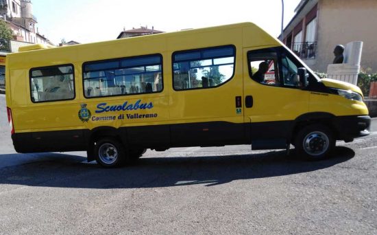 Lo scuolabus del comune di Vallerano