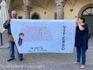 Viterbo - Protesta in piazza per la scuola