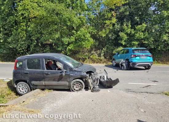 Viterbo - Tamponamento su strada Teverina