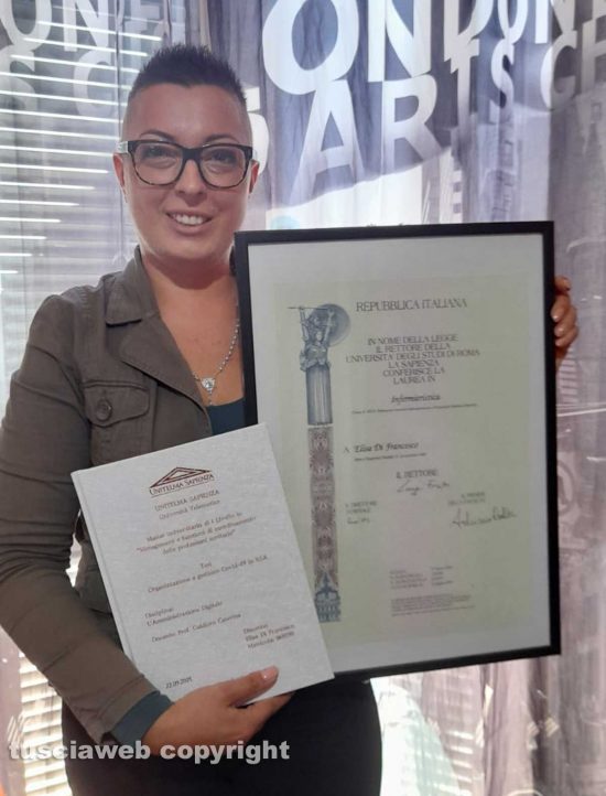 Elisa Di Francesco con la laurea