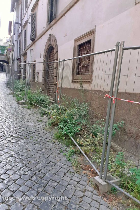 Viterbo - Transenne in largo Cesare Battisti