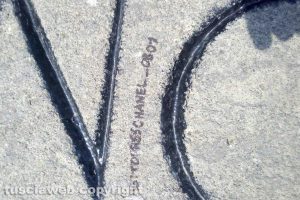 Scritte sul monumento del Paracadutista al Sacrario