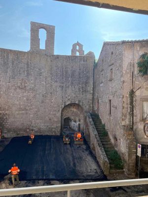 Viterbo - Interventi di asfaltatura in largo Grandori 