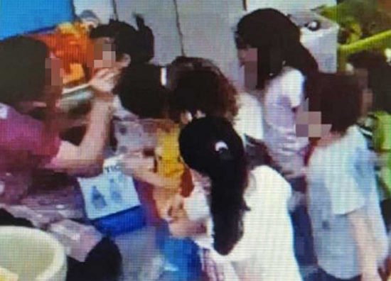 Monza - Botte e insulti ai bambini dell'asilo