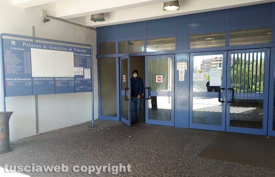 Viterbo - L'ingresso del tribunale