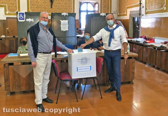 Andrea Danti mentre vota