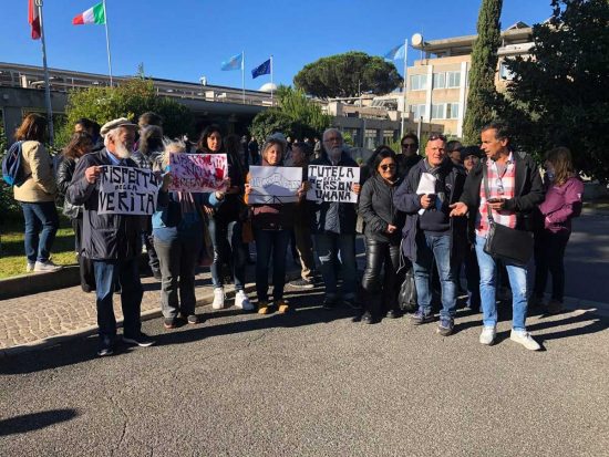 Roma - Il presidio no green pass sotto la regione