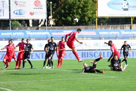 Sport - Calcio - Monterosi - I biancorossi in campo contro il Catania