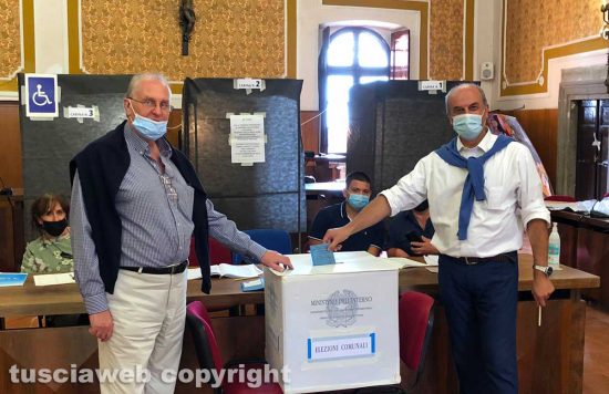 Andrea Danti mentre vota