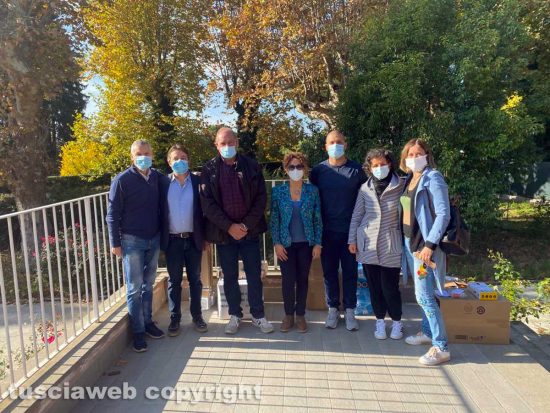 Capranica - La cerimonia di consegna del materiale didattico