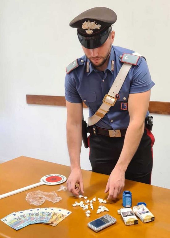  Montopoli di Sabina - Trovato con 19 grammi di cocaina, un bilancino di precisione e 220 euro